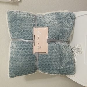 BRAND NEW velvet berber accent pillows!